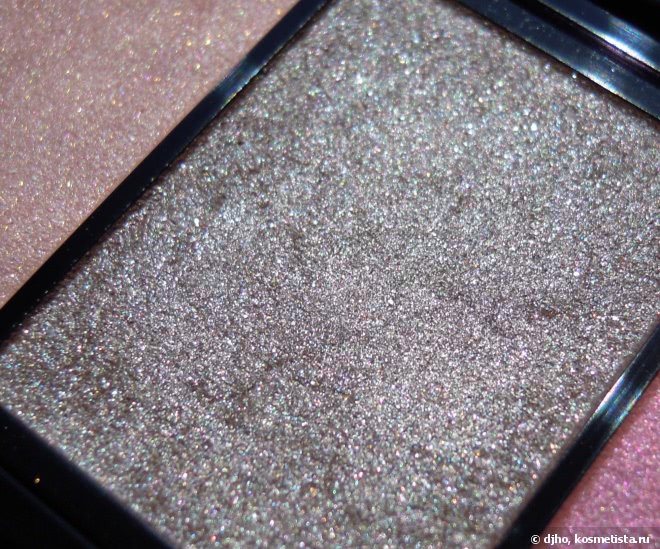 Shiseido Luminizing Satin Eye Color Trio #rd299 Beach Grass; #RD 711 Pink Sands