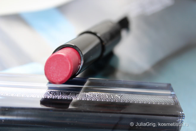 Givenchy Rouge Interdit Vinyl - №12 (Grenat Envoûtant)