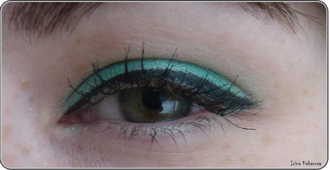 Зелень глаз с 50's dream luminys silk satin-finish baked eyeshadow 602 от Pupa