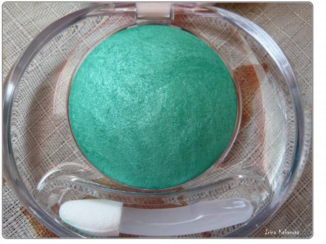 Зелень глаз с 50's dream luminys silk satin-finish baked eyeshadow 602 от Pupa