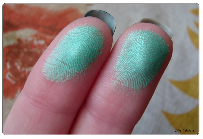 Зелень глаз с 50's dream luminys silk satin-finish baked eyeshadow 602 от Pupa