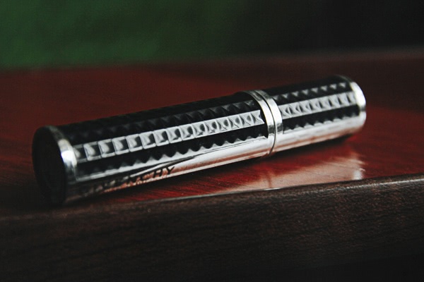 Тушь для ресниц Givenchy Noir Couture Volume Extreme Volume Mascara в оттенке №1 Black Taffeta