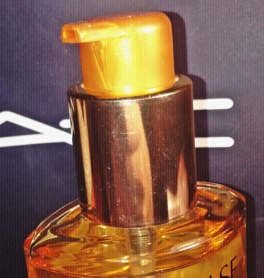 Мой фаворит среди несмываемого ухода за волосами - масло Kerastase Elixir Ultime Oleo-Complexe Versatile Beautifying Oil For All Hair Types