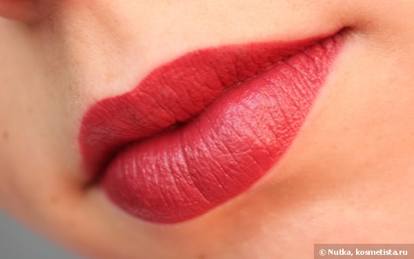 Осенняя ягодка Сатин Люкс El Corazon Lipstick #203