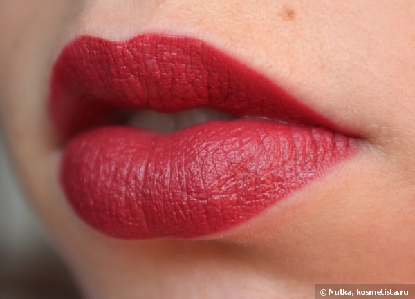 Осенняя ягодка Сатин Люкс El Corazon Lipstick #203