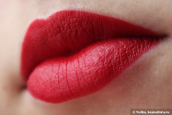 Самая красная из всех красных MAC Retro Matte Lipstick Russian Red