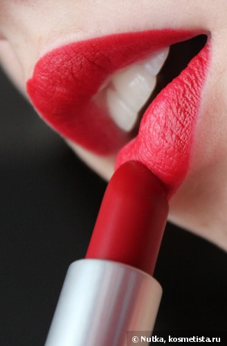 Самая красная из всех красных MAC Retro Matte Lipstick Russian Red