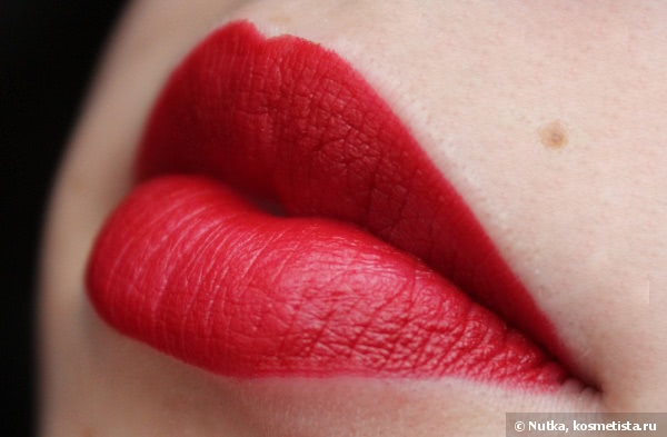 Самая красная из всех красных MAC Retro Matte Lipstick Russian Red