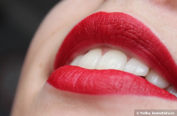 Самая красная из всех красных MAC Retro Matte Lipstick Russian Red