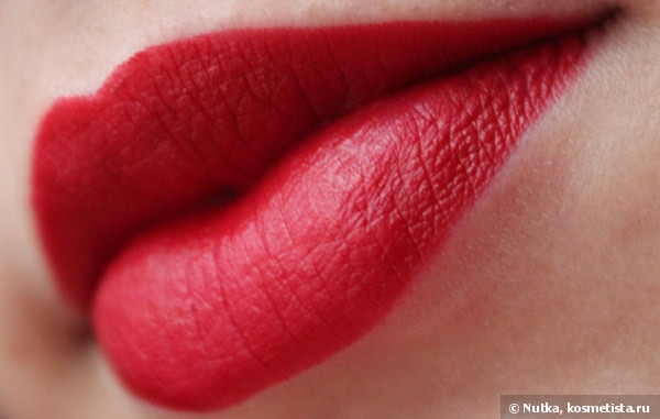 Самая красная из всех красных MAC Retro Matte Lipstick Russian Red
