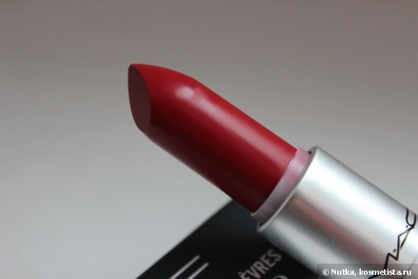 Самая красная из всех красных MAC Retro Matte Lipstick Russian Red
