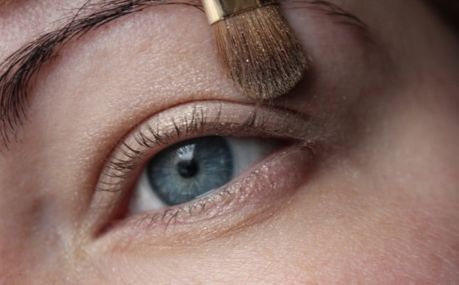 Тени Essence Eyeshadow 02 Dance all night. Sparkling Effect. Supersoft and long-lasing eyeshadow