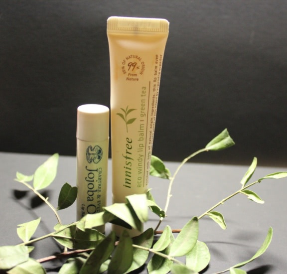 Два бальзама для губ - Innisfree Eco windy lip balm Green Tea и Crabtree&Evelyn Jojoba Oil Lip Balm
