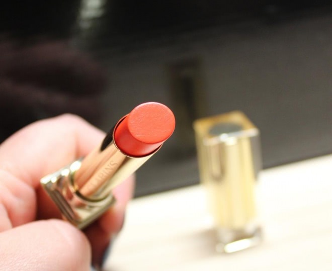 Clarins Rouge Eclat Satin Finish Age-Defying Lipstick в оттенке №09 Juicy Clementine