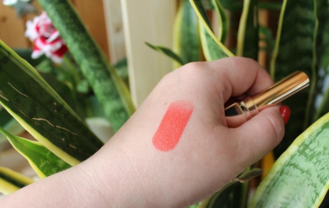 Clarins Rouge Eclat Satin Finish Age-Defying Lipstick в оттенке №09 Juicy Clementine