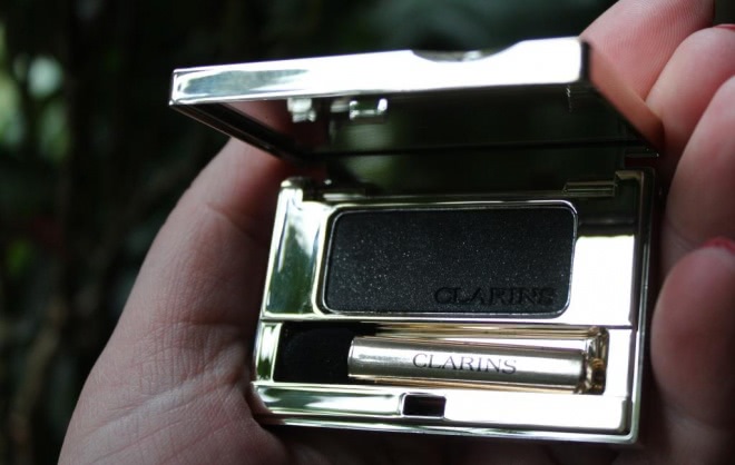 Совсем не весенние - Clarins Ombre Mineral Eyeshadow Smoothing & Long-Lasting №15 Black Sparkle - тьма, шторм и буря в заливе