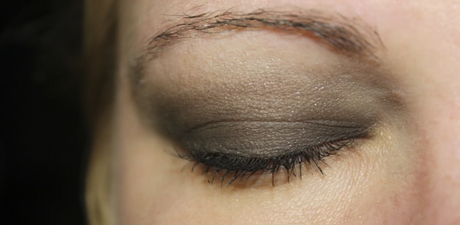 Совсем не весенние - Clarins Ombre Mineral Eyeshadow Smoothing & Long-Lasting №15 Black Sparkle - тьма, шторм и буря в заливе