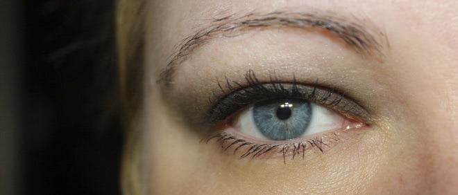 Совсем не весенние - Clarins Ombre Mineral Eyeshadow Smoothing & Long-Lasting №15 Black Sparkle - тьма, шторм и буря в заливе