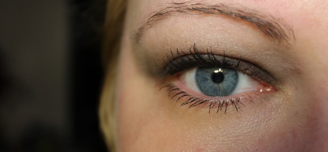 Совсем не весенние - Clarins Ombre Mineral Eyeshadow Smoothing & Long-Lasting №15 Black Sparkle - тьма, шторм и буря в заливе