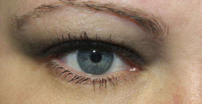 Совсем не весенние - Clarins Ombre Mineral Eyeshadow Smoothing & Long-Lasting №15 Black Sparkle - тьма, шторм и буря в заливе