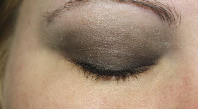 Совсем не весенние - Clarins Ombre Mineral Eyeshadow Smoothing & Long-Lasting №15 Black Sparkle - тьма, шторм и буря в заливе