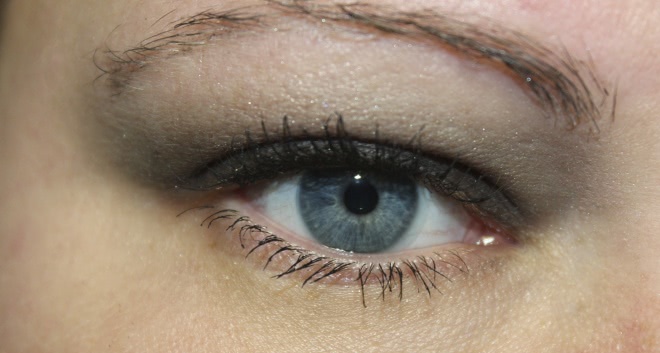 Совсем не весенние - Clarins Ombre Mineral Eyeshadow Smoothing & Long-Lasting №15 Black Sparkle - тьма, шторм и буря в заливе