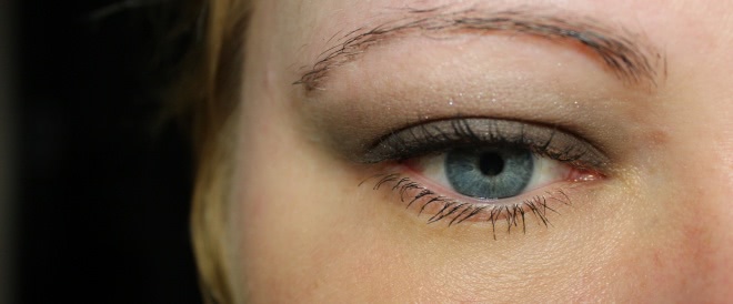 Совсем не весенние - Clarins Ombre Mineral Eyeshadow Smoothing & Long-Lasting №15 Black Sparkle - тьма, шторм и буря в заливе