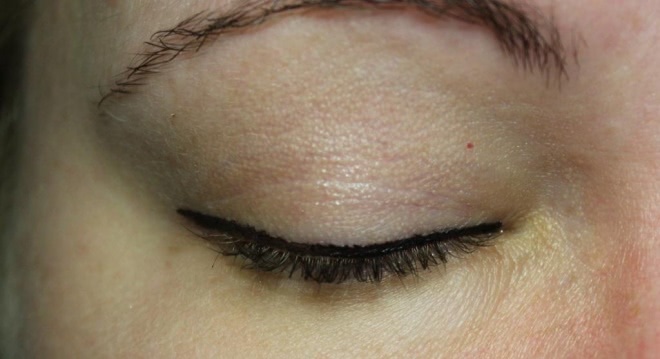 Подводка для глаз черная Гурмандиз Liquid eyeliner - стоит ли игра свеч?