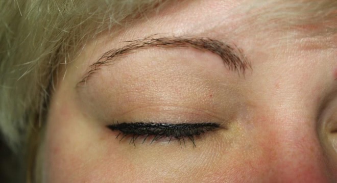 Карандаш-подводка Essence Eyeliner pen Waterproof. Принадлежности для бассейна