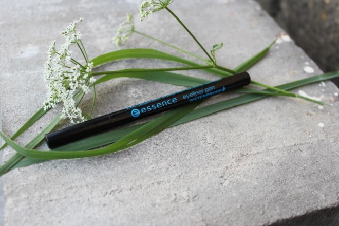 Карандаш-подводка Essence Eyeliner pen Waterproof. Принадлежности для бассейна