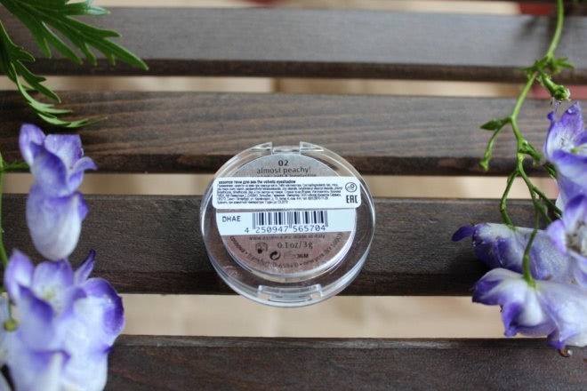 Essence The velvets. Velvety-soft&longlasting eyeshadow. Акварельный макияж на каждый день