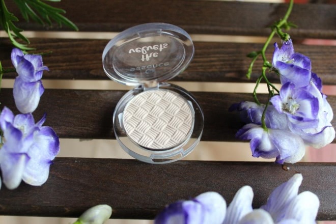 Essence The velvets. Velvety-soft&longlasting eyeshadow. Акварельный макияж на каждый день