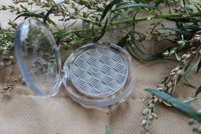 Essence The velvets. Velvety-soft&longlasting eyeshadow. Акварельный макияж на каждый день