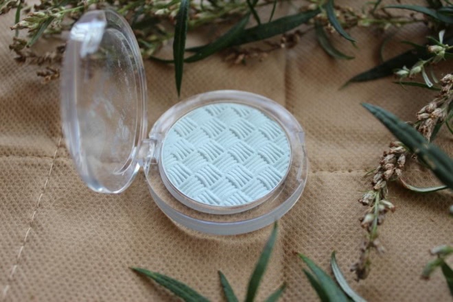 Essence The velvets. Velvety-soft&longlasting eyeshadow. Акварельный макияж на каждый день