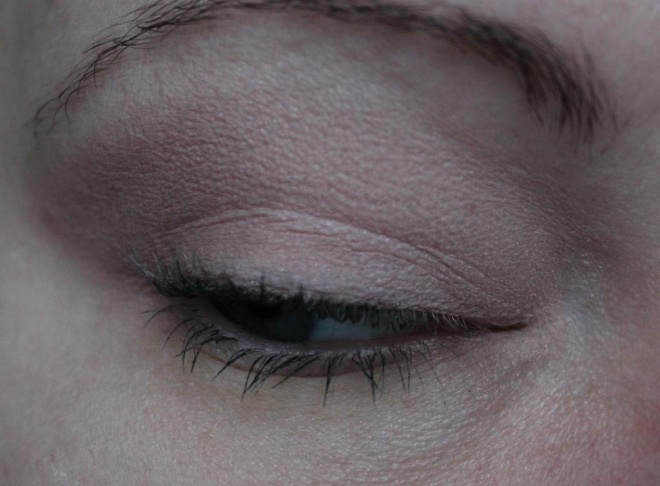Essence The velvets. Velvety-soft&longlasting eyeshadow. Акварельный макияж на каждый день