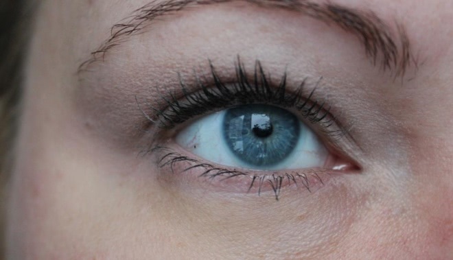 Essence The velvets. Velvety-soft&longlasting eyeshadow. Акварельный макияж на каждый день