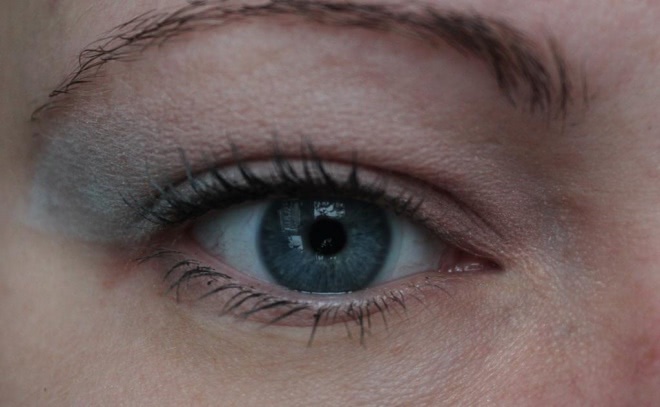 Essence The velvets. Velvety-soft&longlasting eyeshadow. Акварельный макияж на каждый день