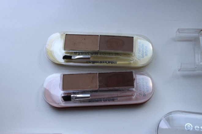 Essence Eyebrow Stylist set Набор для бровей компактный в двух оттенках №01 Natural brunette style и №02 Natural blonde style