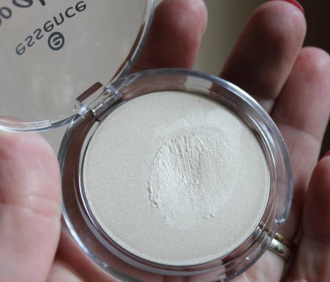Сиять в праздники и каникулы! Кремовый хайлайтер Essence Soo glow! Cream to powder highliter №10 Look onthe bright side
