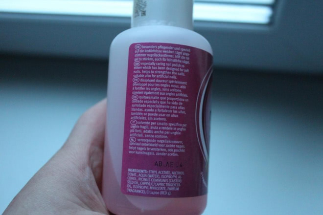 Essence Nail polish remover Nail hardening Эссенс жидкость для снятия лака укрепляющая