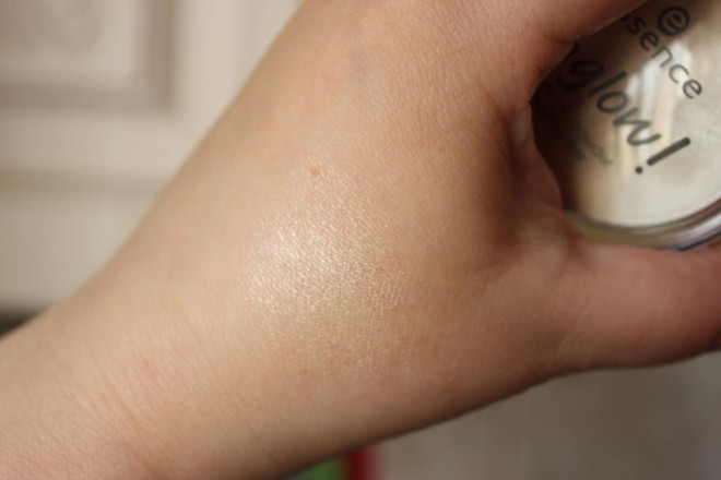 Сиять в праздники и каникулы! Кремовый хайлайтер Essence Soo glow! Cream to powder highliter №10 Look onthe bright side