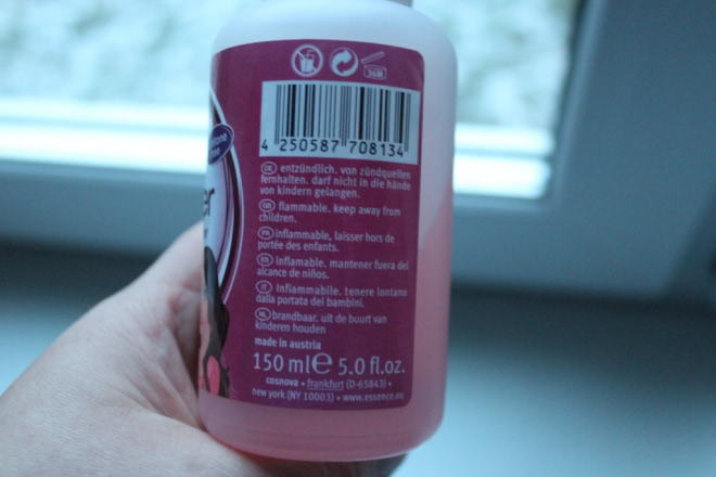 Essence Nail polish remover Nail hardening Эссенс жидкость для снятия лака укрепляющая