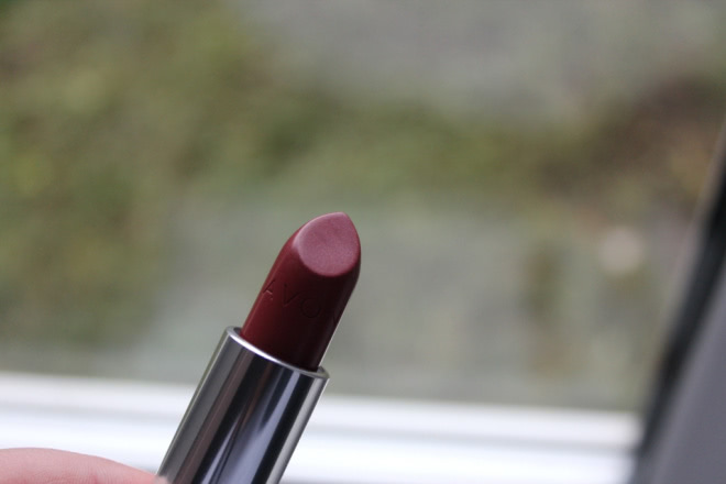 Помада Avon Ultra Colour lipstick в оттенке Chic
