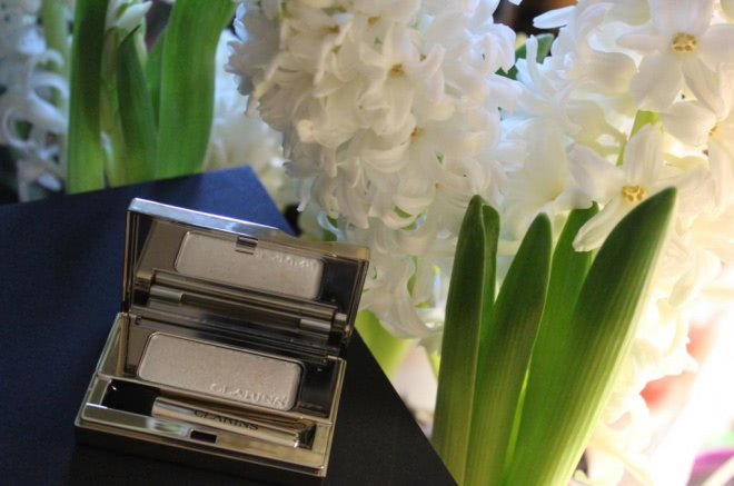Моно тени Clarins - Clarins Ombre Mineral Eyeshadow Smoothing & Long-Lasting в оттенке №01 White Sparkle