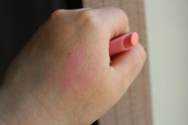 Essence Colour&Care lipstick в оттенке №01 Don't be shy. Неслучившаяся эфемерида