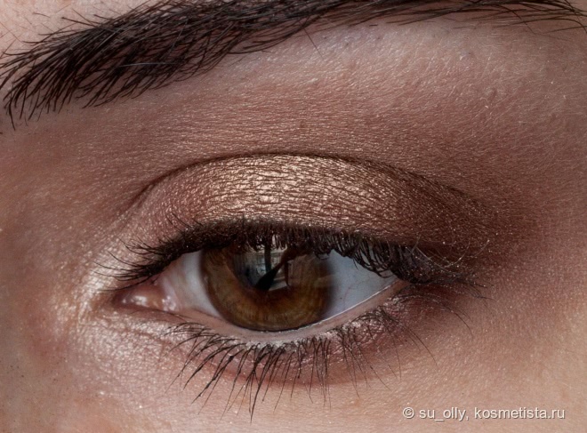 Палетка теней Make Up For Ever Artist-Shadows 1