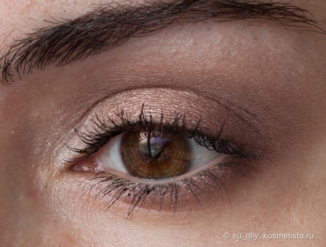 Палетка теней Make Up For Ever Artist-Shadows 1