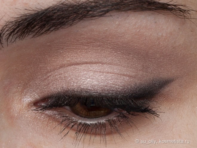 Палетка теней Make Up For Ever Artist-Shadows 1