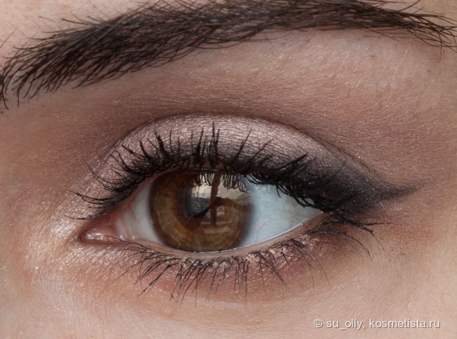 Палетка теней Make Up For Ever Artist-Shadows 1