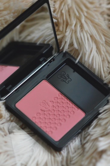Нежные Guerlain Rose Aux Joues Tender Blush №01 Morning Rose